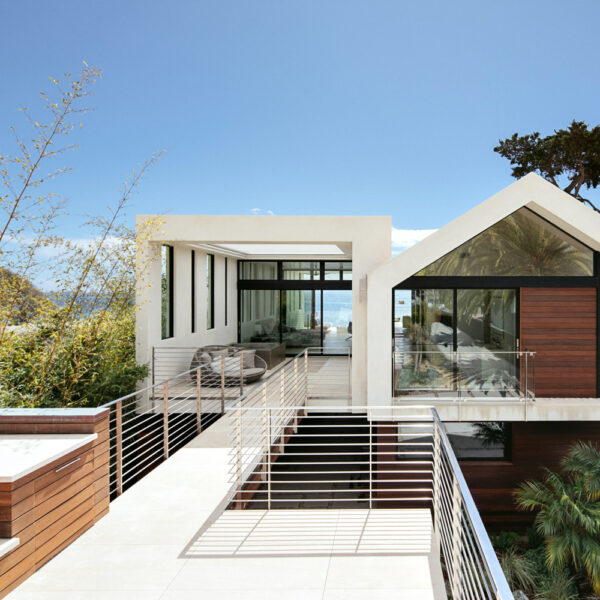 Winick Architects modern architecture ocean view red winner