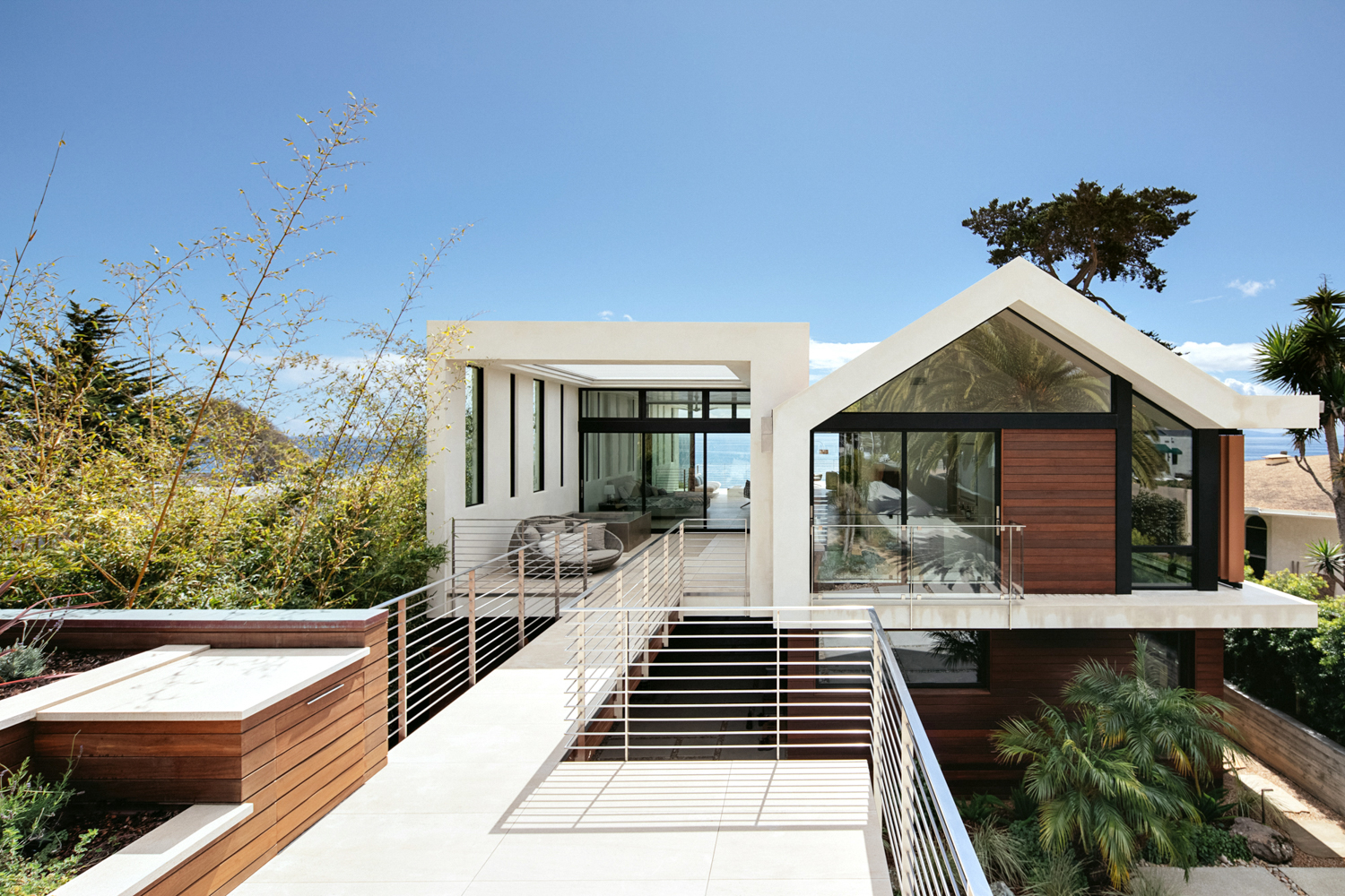 Winick Architects modern architecture ocean view red winner