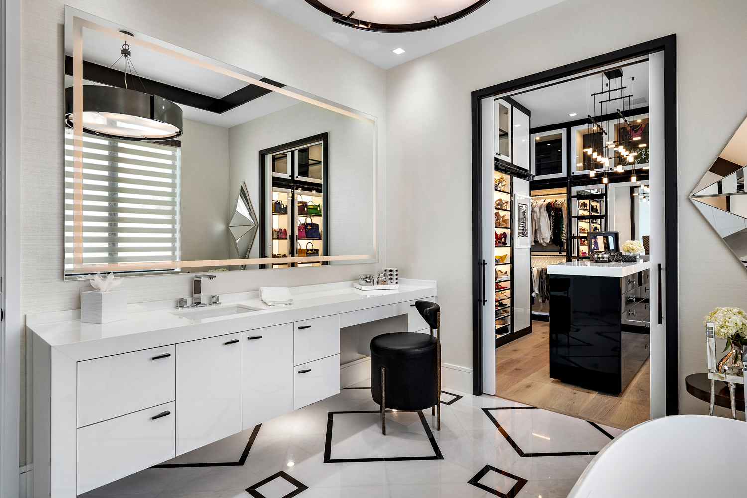 P&H Interiors walk-in closet bespoke lacquered black-and-white cabinetry Jewel Box Space RED Winner