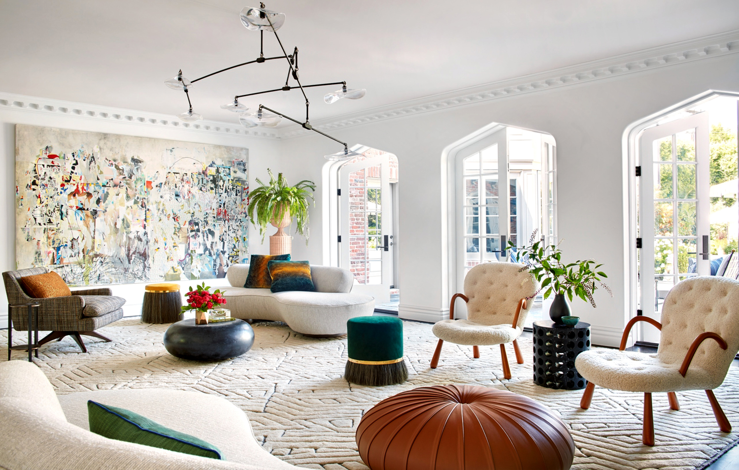 James Thomas Interiors 2022 Luxe RED Award Winner Vintage Artful Living Room